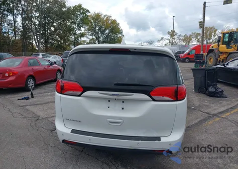 2018 Chrysler Pacifica Touring Plus z USA, uszkodzony, nr VIN 2C4RC1FG3JR289682